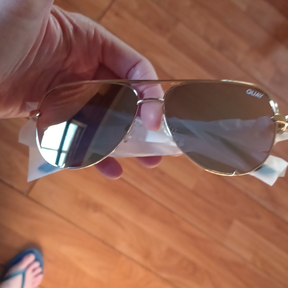 NEW ! Rare Quay MINI high key gold sunglasses - Picture 3 of 5